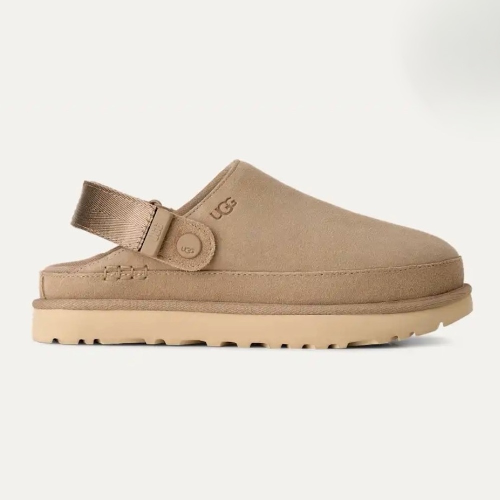 UGG Goldenstar Clog in Sand